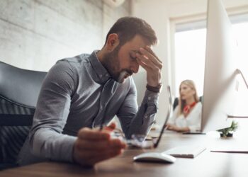 Stanchezza mentale, irritabilità, insonnia: segnali da non ignorare