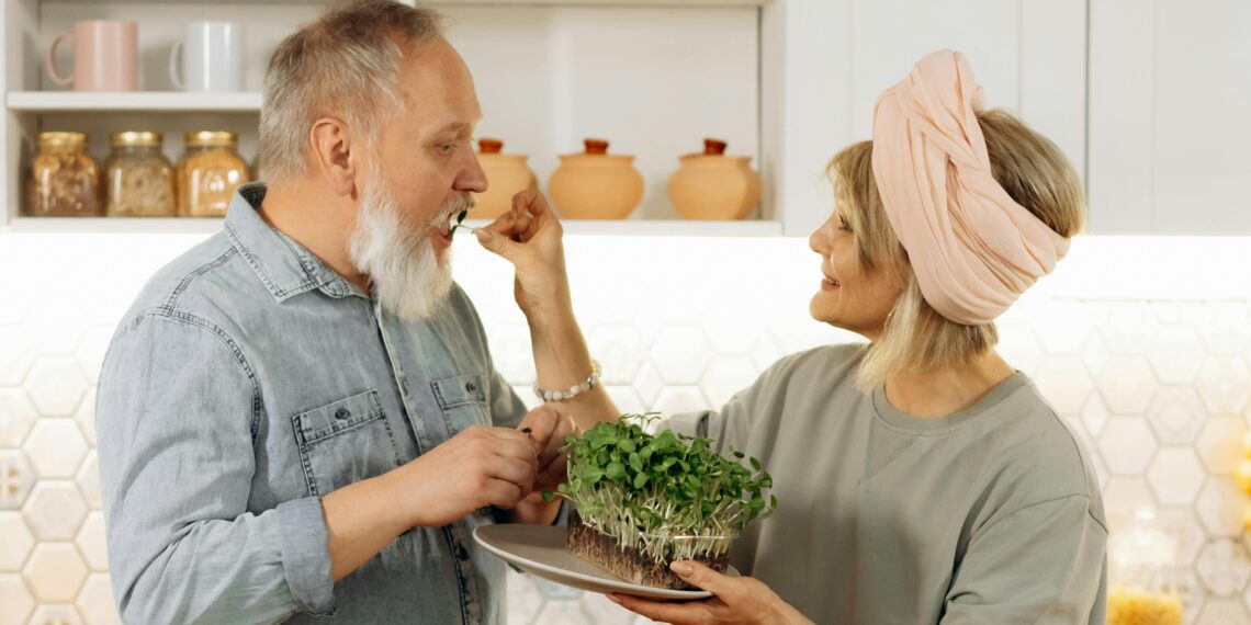 Nutrizione e longevità: come l’alimentazione trasforma la terza età in una risorsa