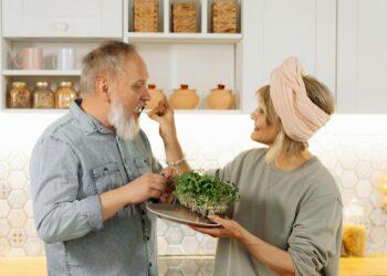 Nutrizione e longevità: come l’alimentazione trasforma la terza età in una risorsa