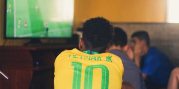 Mondiali di calcio: come seguirli in tv e non solo
