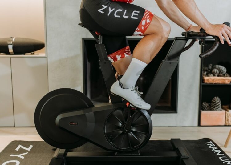 ZBike Infinity di ZYCLE porta le sensazioni della pedalata su strada nel ciclismo indoor